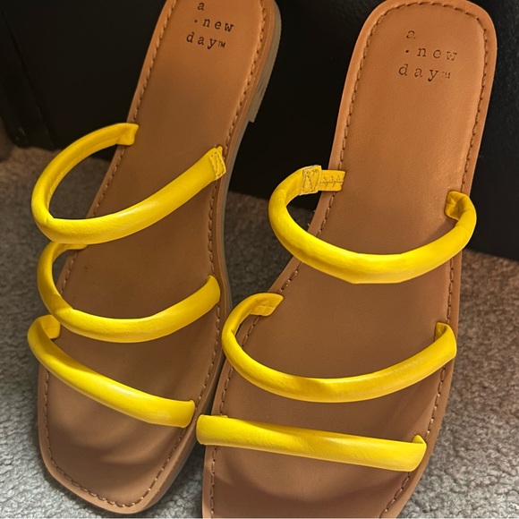 NWOT Wren triple strap sandals - Picture 3 of 10